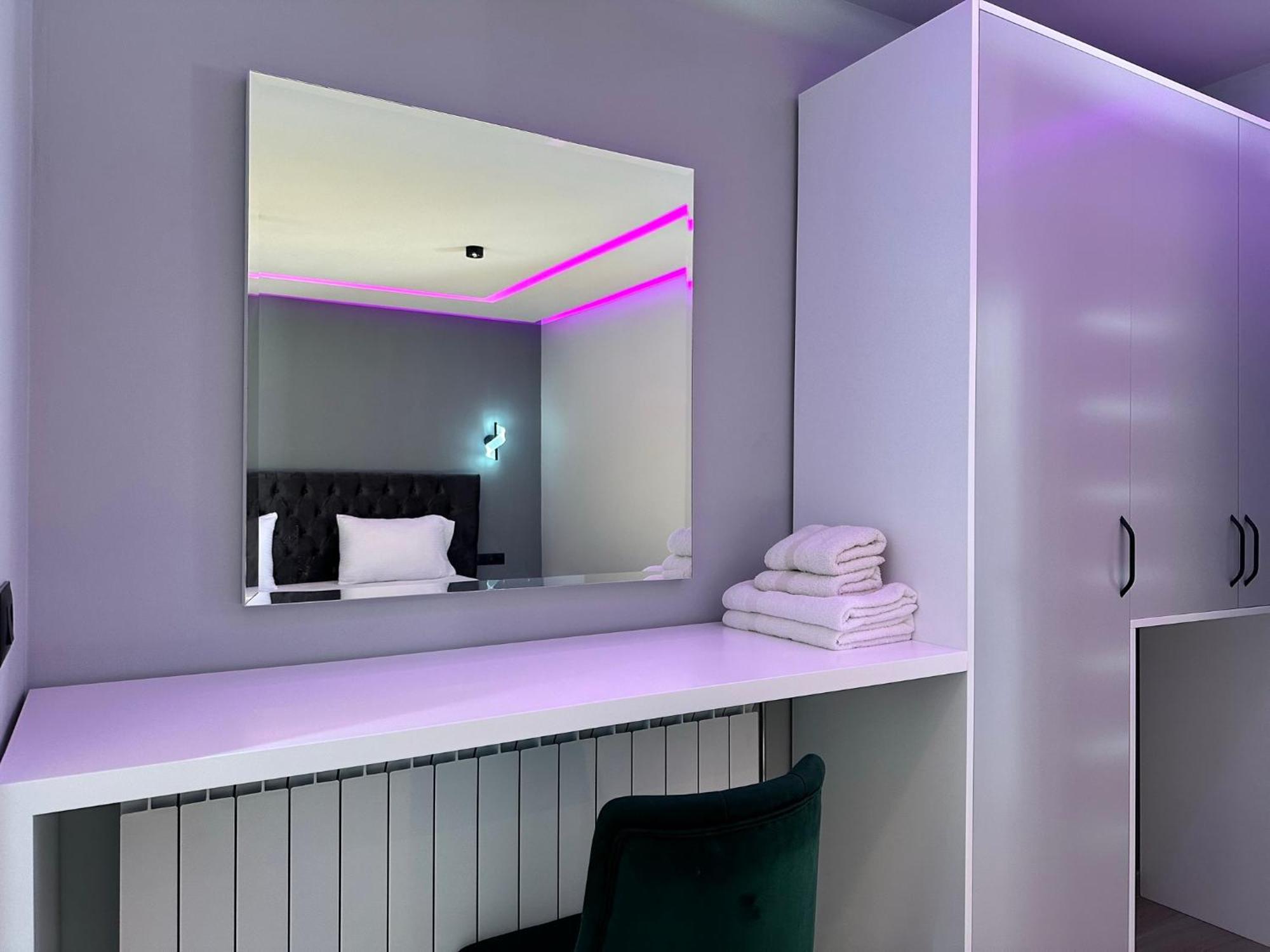 Breezy Hotel 瓦勒博内 外观 照片