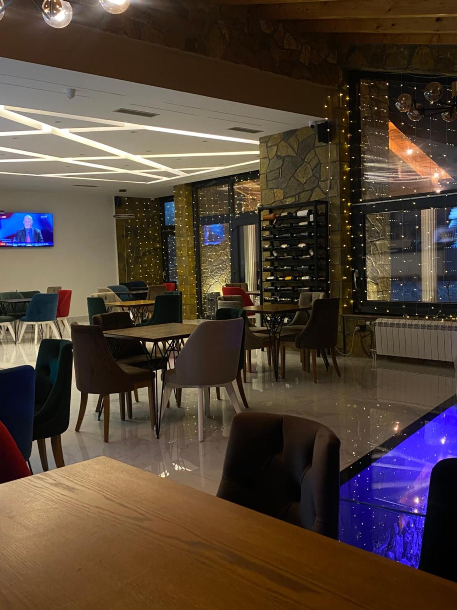 Breezy Hotel 瓦勒博内 外观 照片