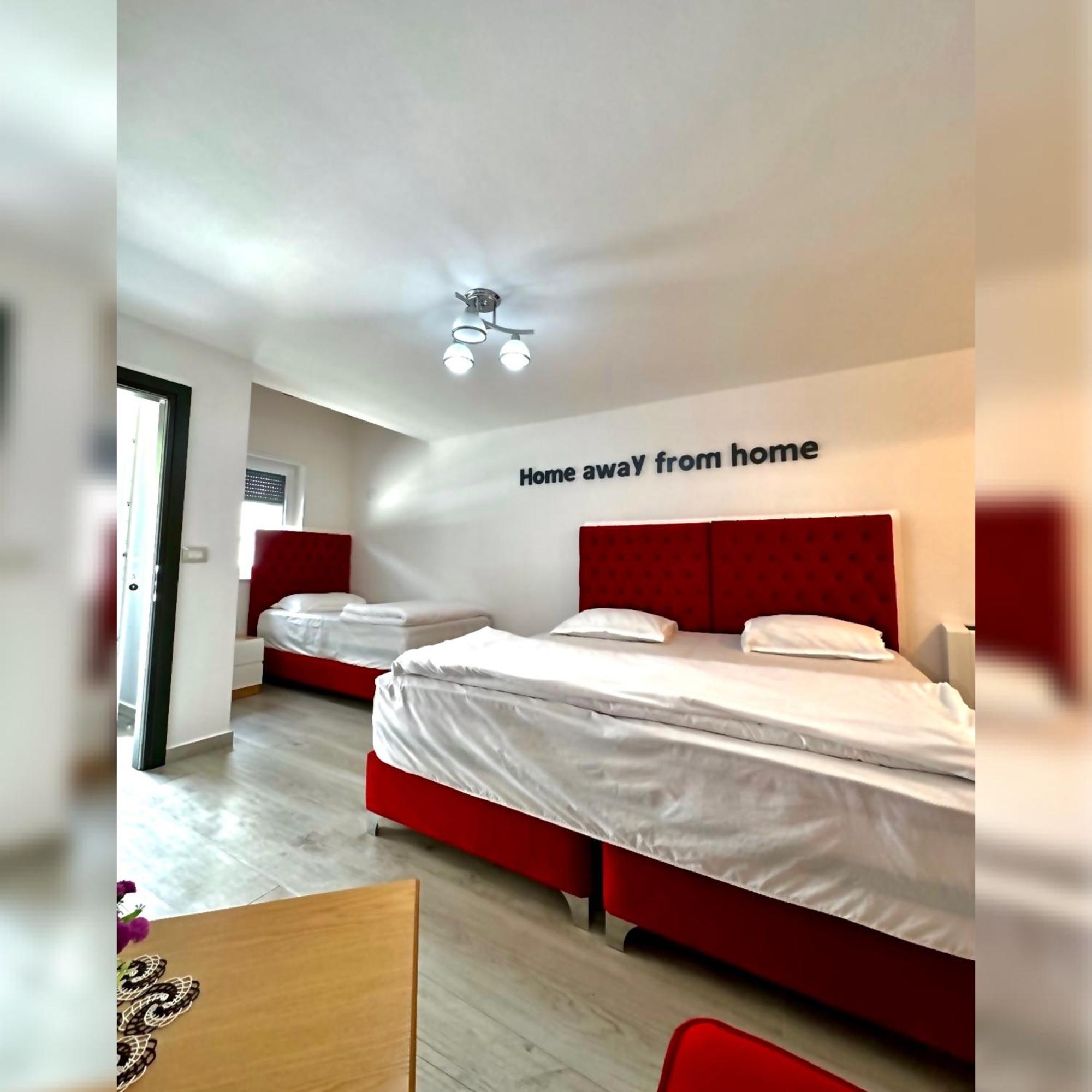 Breezy Hotel 瓦勒博内 外观 照片