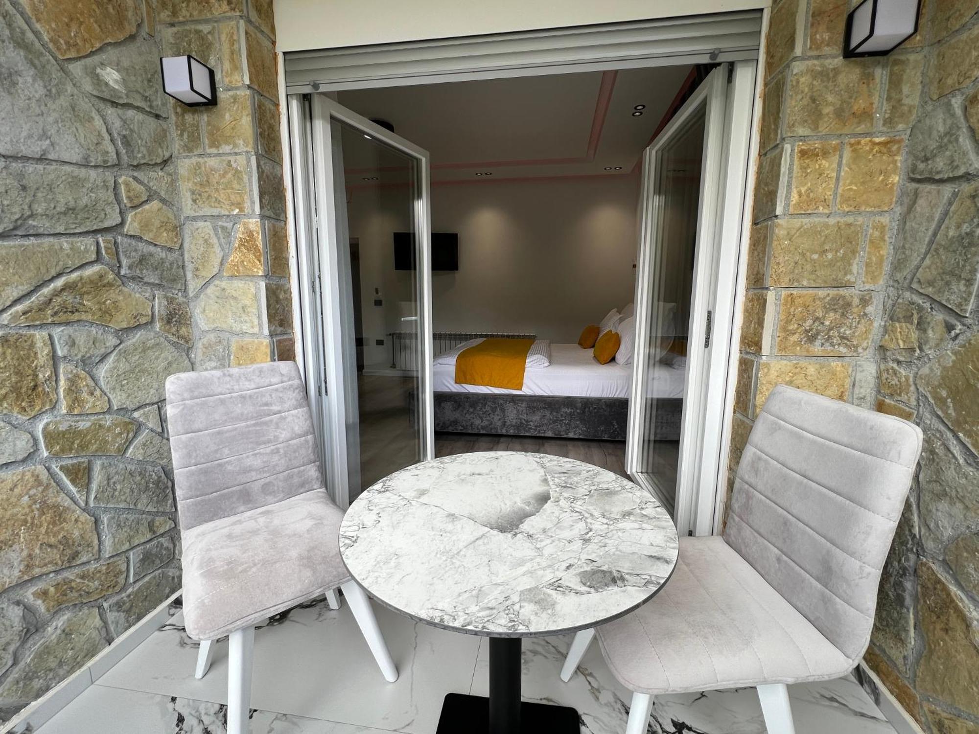 Breezy Hotel 瓦勒博内 外观 照片