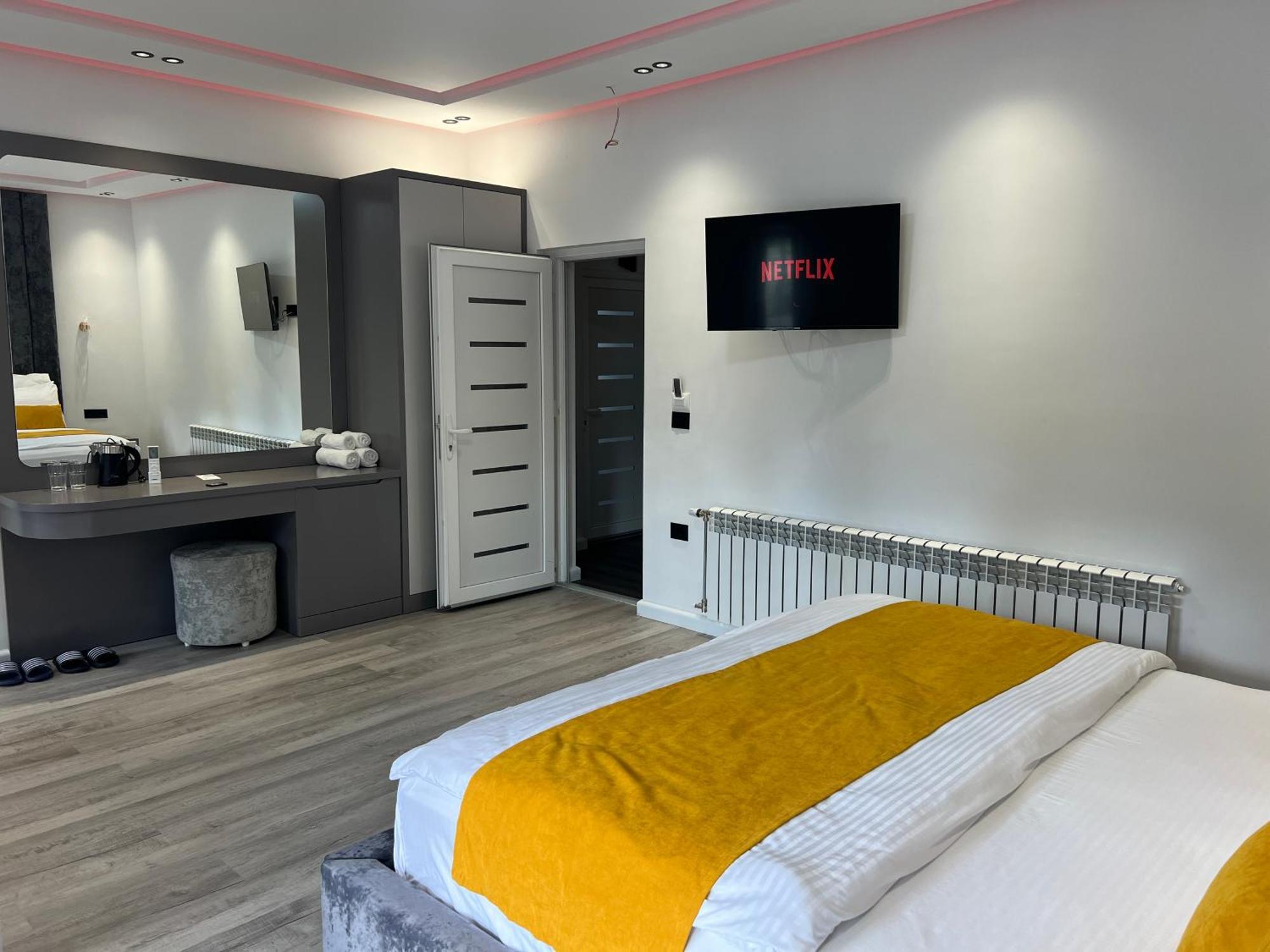 Breezy Hotel 瓦勒博内 外观 照片